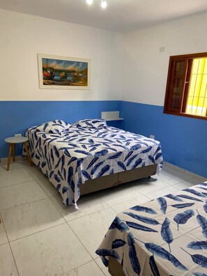 3 chambres, fer et planche à repasser, Wi-Fi gratuit, draps fournis