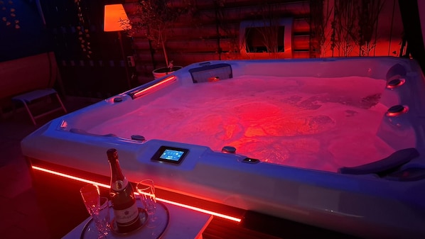 Outdoor spa tub - WHIRLPOOL Ol Vacation Rental744261394 (hörstel)