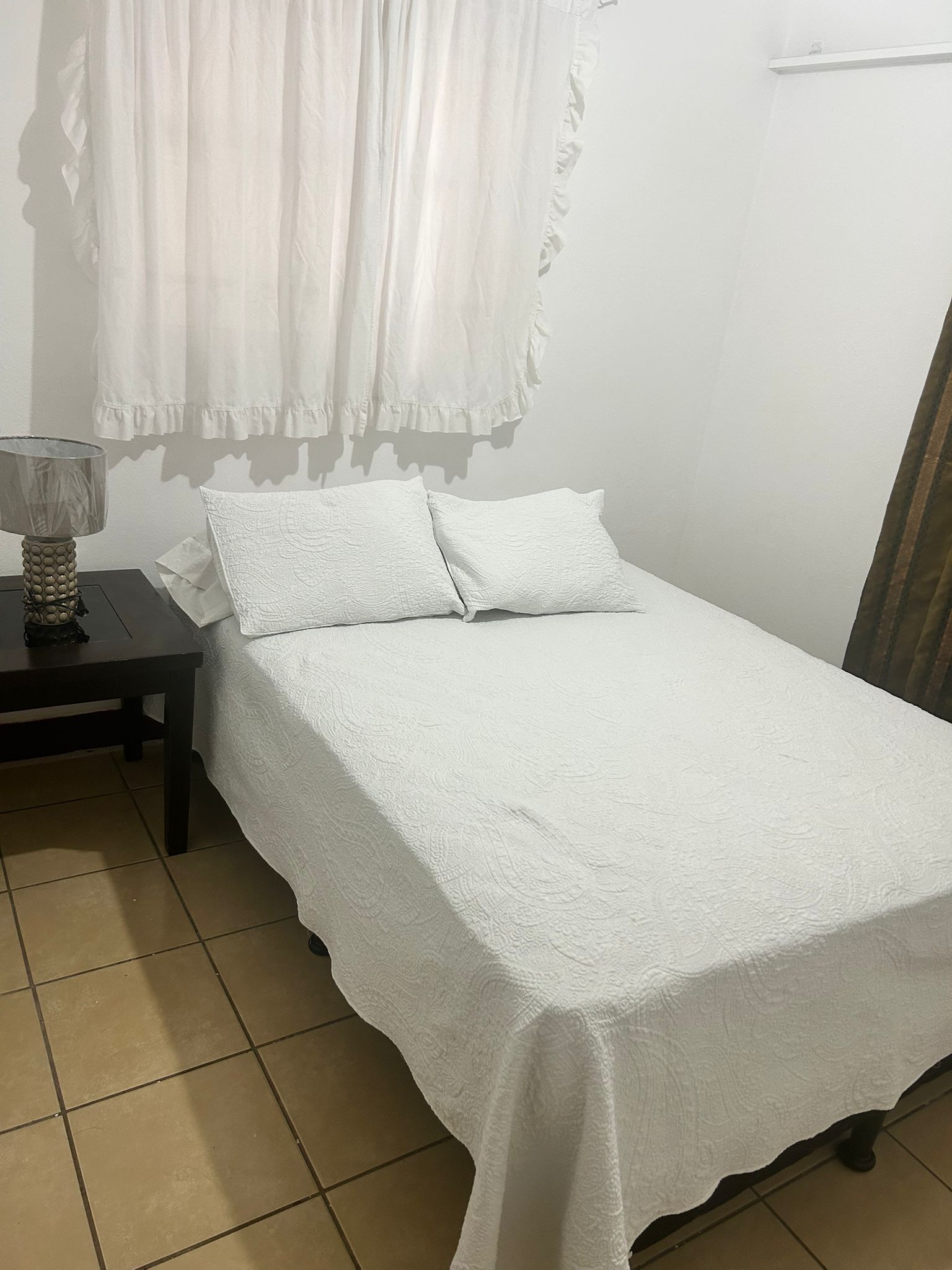 2 chambres, fer et planche à repasser, Wi-Fi gratuit, draps fournis