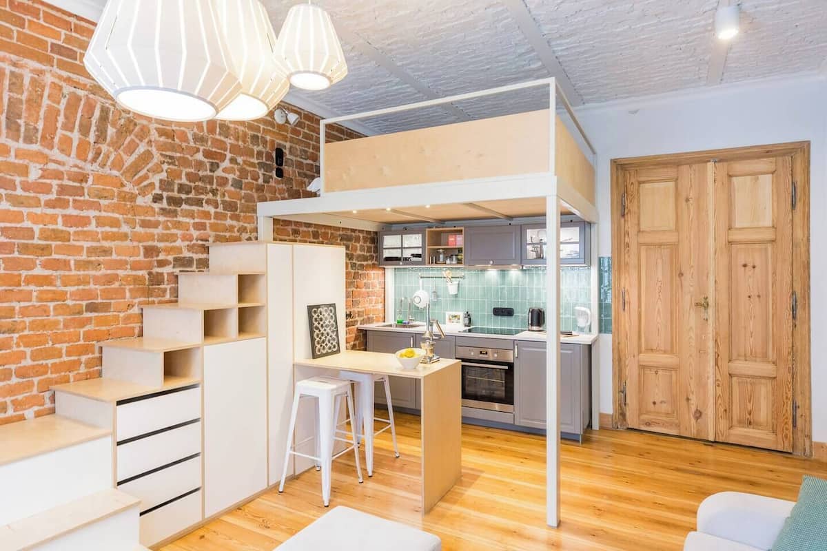 Lemari es besar, kompor, dan mesin pencuci piring