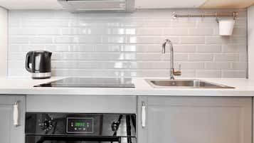 Suite estudio | Cocina privada | Refrigerador con congelador, parrilla de estufa y lavavajillas