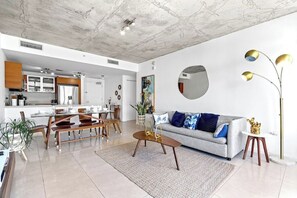 Älytelevisio, pöytäjalkapallopöytä, pöytätennispöytä