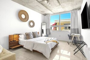 2 makuuhuonetta, työpöytä, silitysrauta/-lauta, ilmainen Wi-Fi