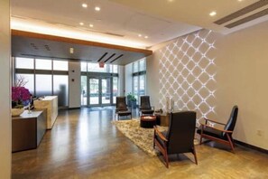Lobby - Midtown steps>Restaurants/Shops Garage Pool BBQ Gym MiniGolf PingPong Foosball (Miami)