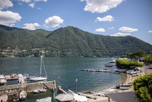 Cernobbio in Riva. Lake views, Steps from Lake.