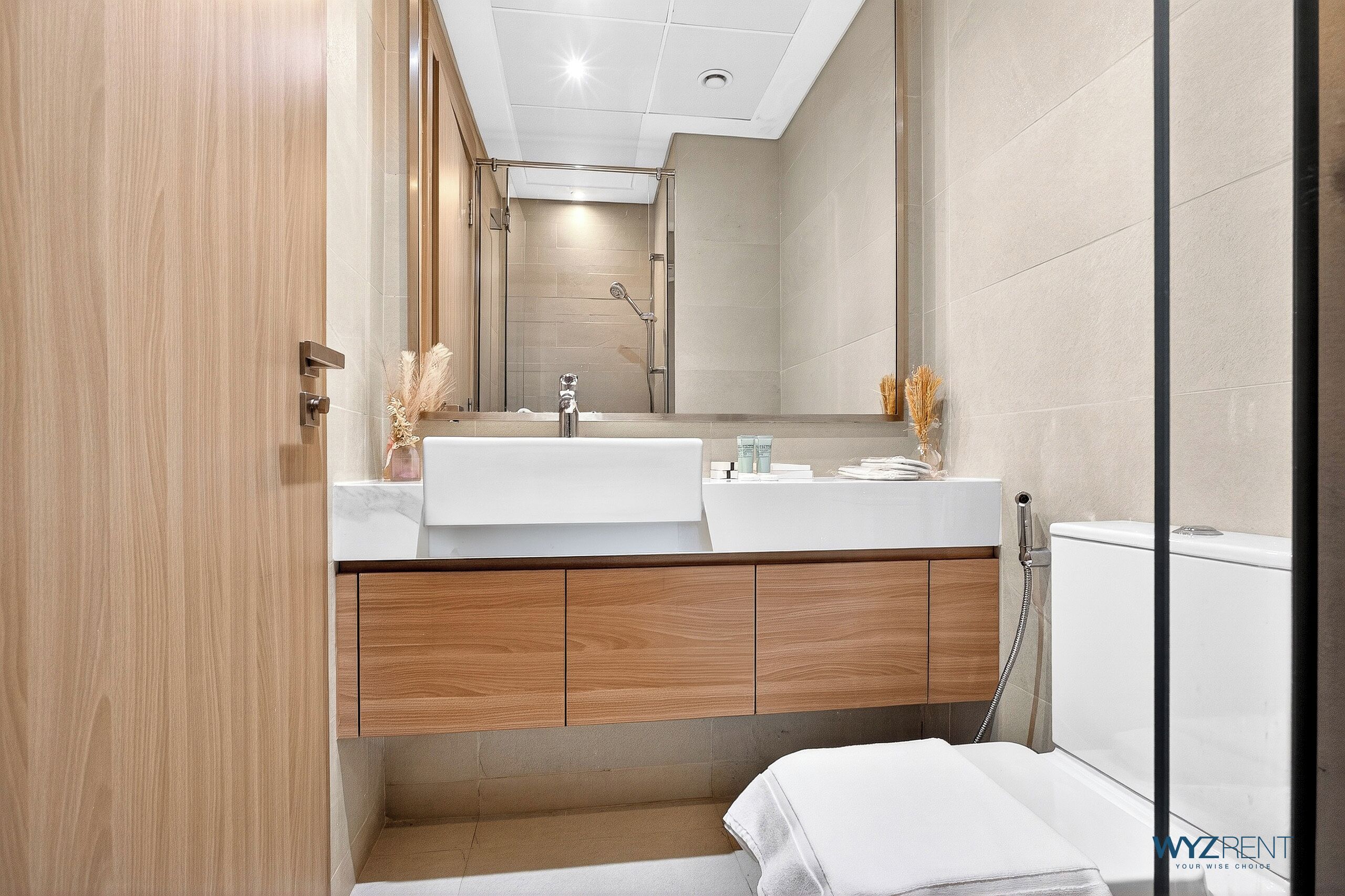 标准公寓, 泳池景观 | 浴室 | 免费洗浴用品、吹风机、拖鞋、毛巾