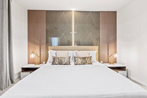 5 habitaciones, tabla de planchar con plancha, cuna de viaje y wifi 