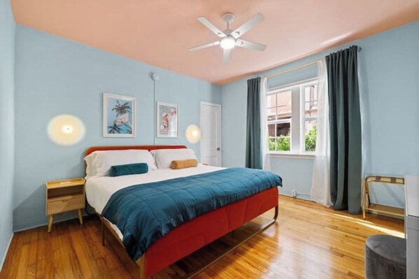 1 bedroom, iron/ironing board, travel cot, free WiFi - #02 Unit in Mid-century Art-Déco Building KingBed EnSuiteBath Steps>Beach PetsOK (Miami Beach)