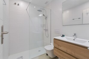 Dusche, Haartrockner, Handtücher