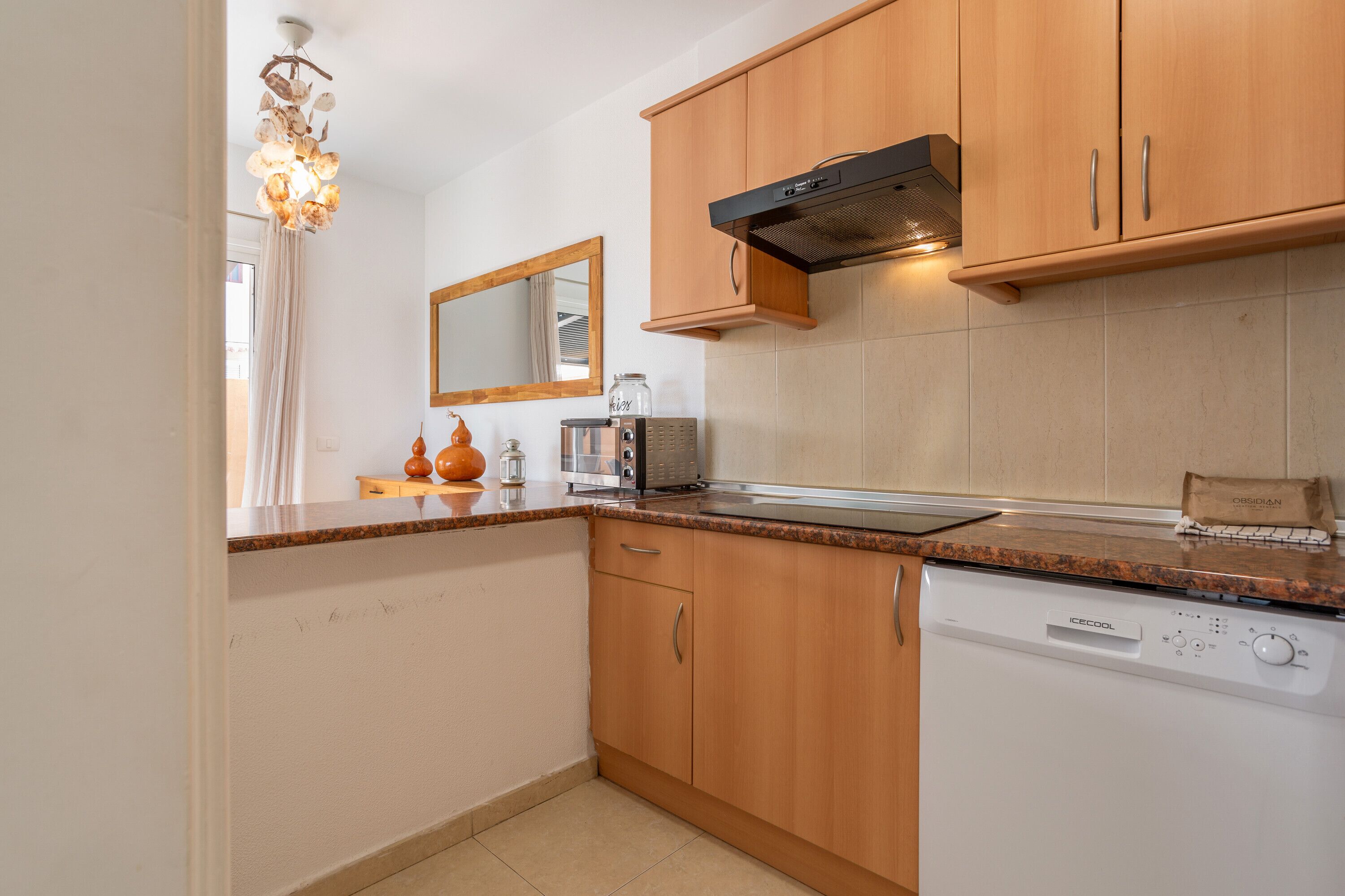 Køleskab, mikrobølgeovn, kogeplade, opvaskemaskine