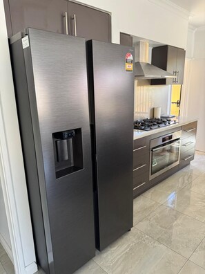 Mikroaaltouuni, uuni, astianpesukone