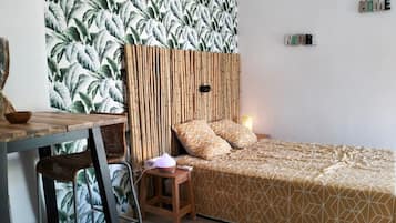 Standaard kamer, patio, uitzicht op tuin | Geluiddichte muren, gratis wifi