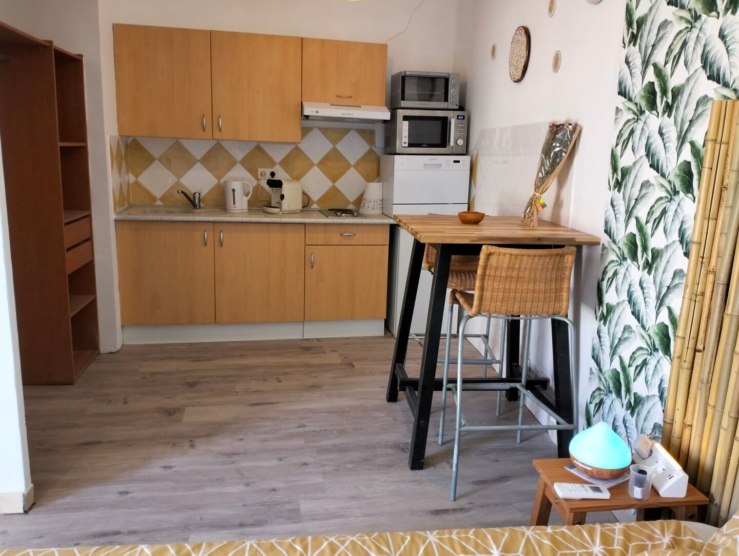 Standard Room, Patio, Garden View | Private kitchen