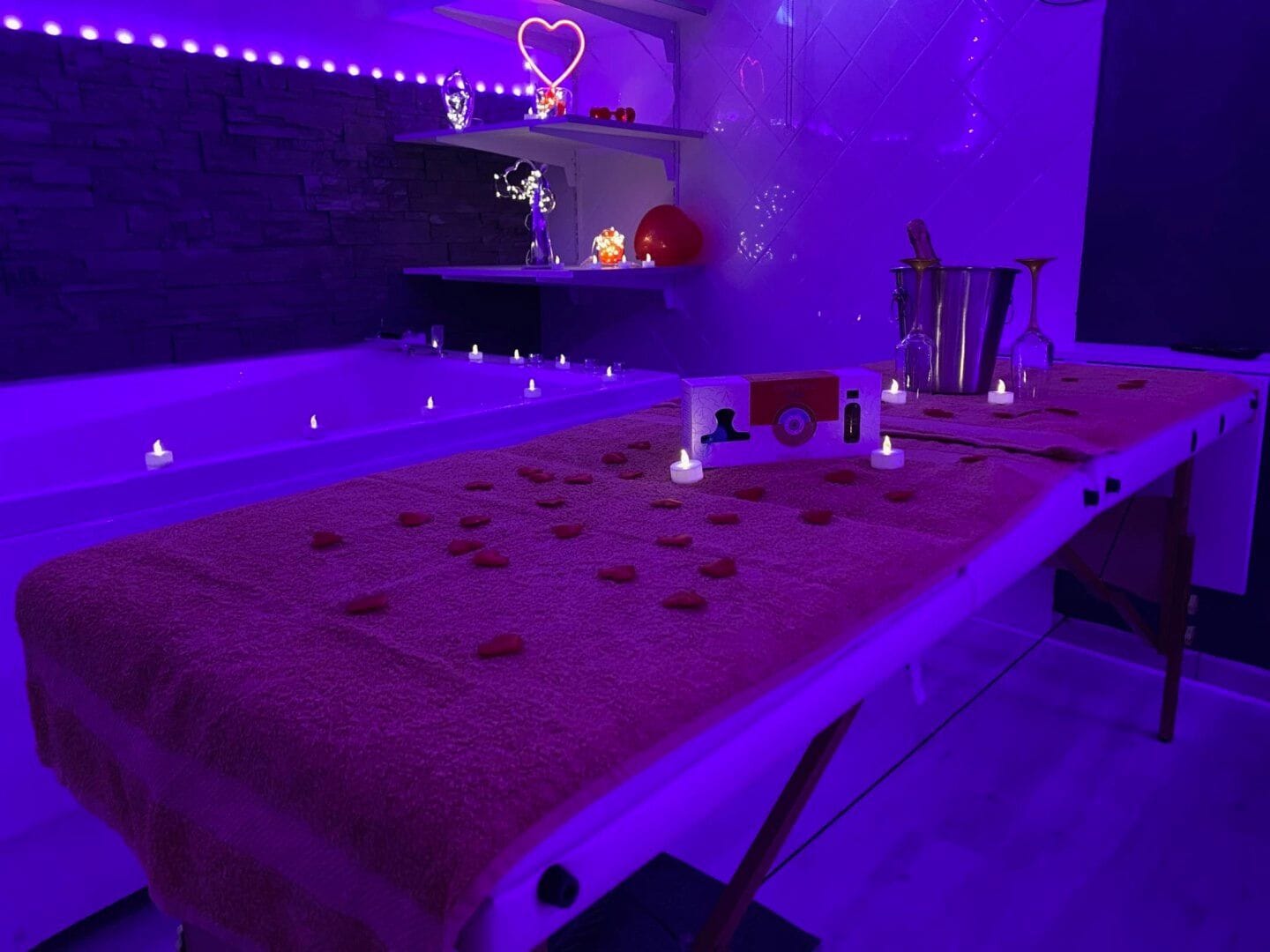 Romantic Room, Garden View | Private spa tub