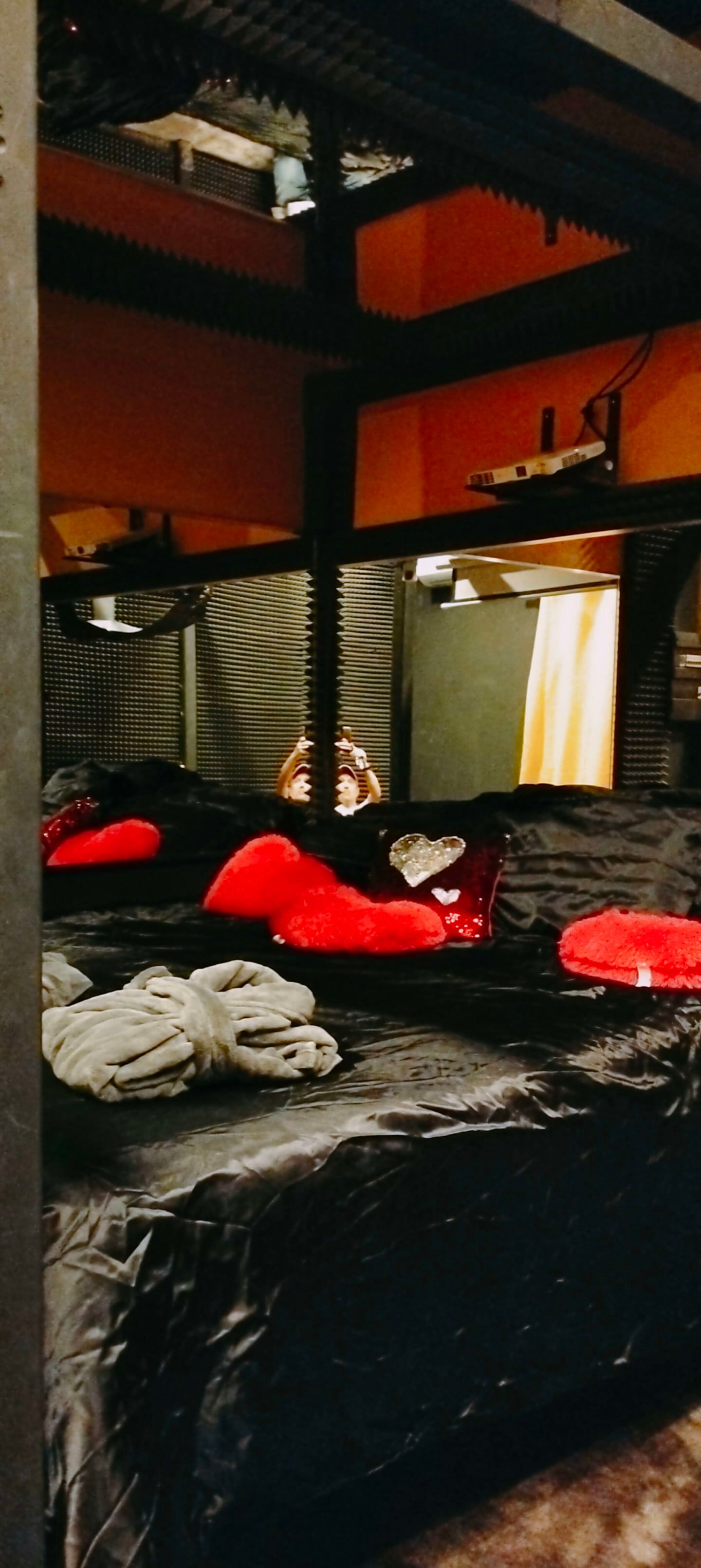 تجهيزات عازلة للصوت وواي فاي مجانًا