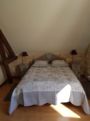 Comfort Room, Garden View | Individually decorated, iron/ironing board, free WiFi, bed sheets