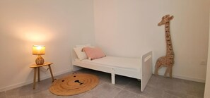 3 habitaciones, tabla de planchar con plancha, internet y ropa de cama 