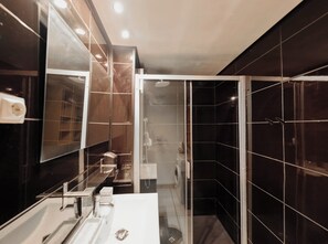 Hair dryer, towels