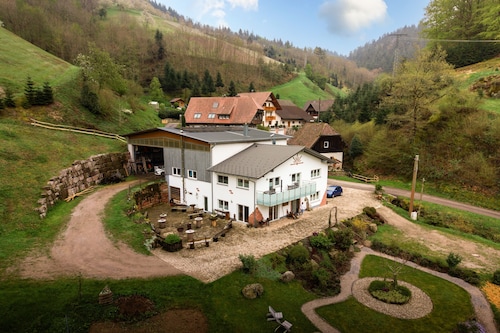 Ferienwohnung 'Zum Brennhisle' mit gemeinsamer Terrasse, Garten und WLAN