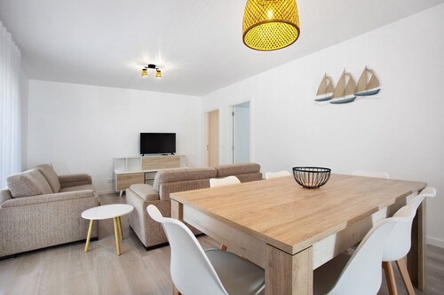 Holiday Home 'T3 São Martinho Do Porto' with Shared Terrace and Wi-Fi