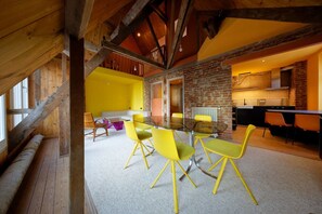 Apartment, Patio, Sea View | Dining room