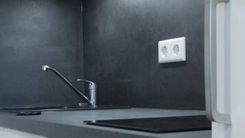 Comfort-Apartment, Blick auf die Anlage | Eigene Küche | Kühlschrank, Mikrowelle, Herdplatte, Geschirrspüler