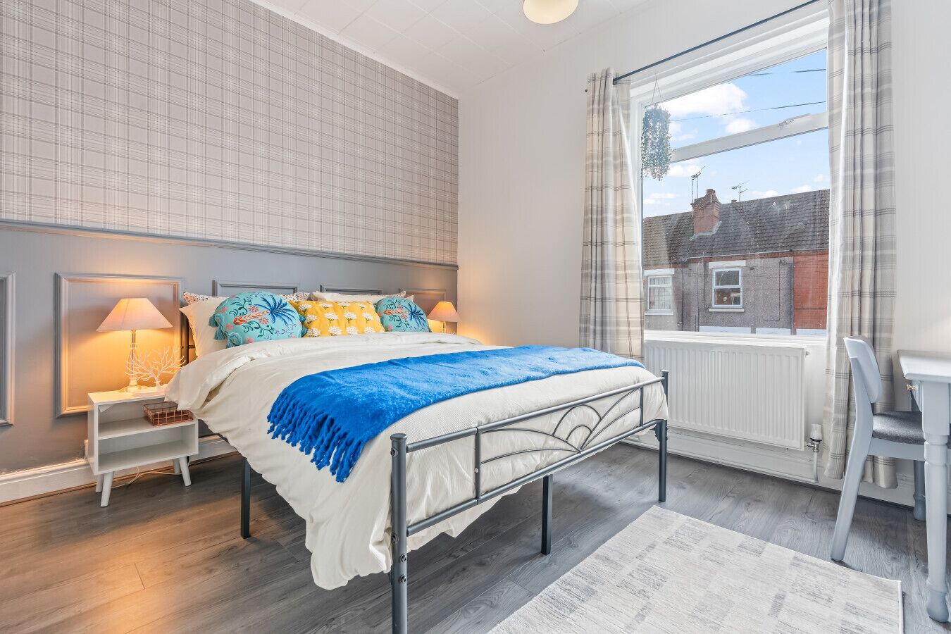 2 Schlafzimmer, Schreibtisch, Bügeleisen/Bügelbrett, Reisekinderbett