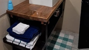 Bathroom - Charming 1-bedroom apartment in lovely Gros Islet with AC (Gros Islet)
