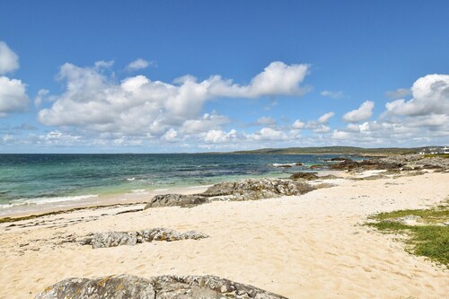 Mannin Lodge by Connemara Shores