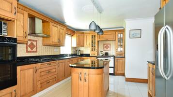 ุซูุงุฌุฉุ ู
ููุฑููููุ ูุฑูุ ุบุณุงูุฉ ุฃุทุจุงู