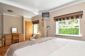 4 bedrooms, iron/ironing board, travel crib, free WiFi