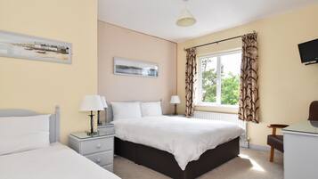 4 bedrooms, iron/ironing board, travel crib, free WiFi