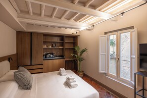 Deluxe Double Room, City View | Desk, laptop workspace, cribs/infant beds, free WiFi - Maggio Living (Florence)