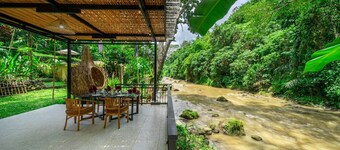 Jungle River Villa for 10 |Pool, ATV, Tubing| Ubud