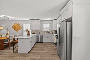 ميكروويف، فرن، موقد طهي مسطح، غسالة أطباق