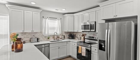 Mikroaaltouuni, uuni, liesi, astianpesukone