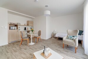 Studio, Balcony | Living area