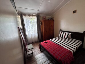 Iron/ironing board, Internet, bed sheets