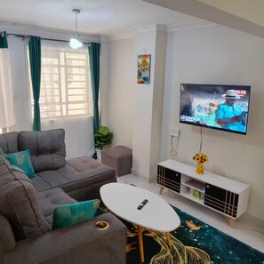 Living area - Wonderful 1-bedroom bed & breakfast in Nairobi (Nairobi)