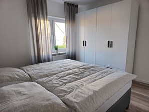 1 غرفة نوم  ومكواة/لوح كي وخدمة الإنترنت وملاءات أسرّة