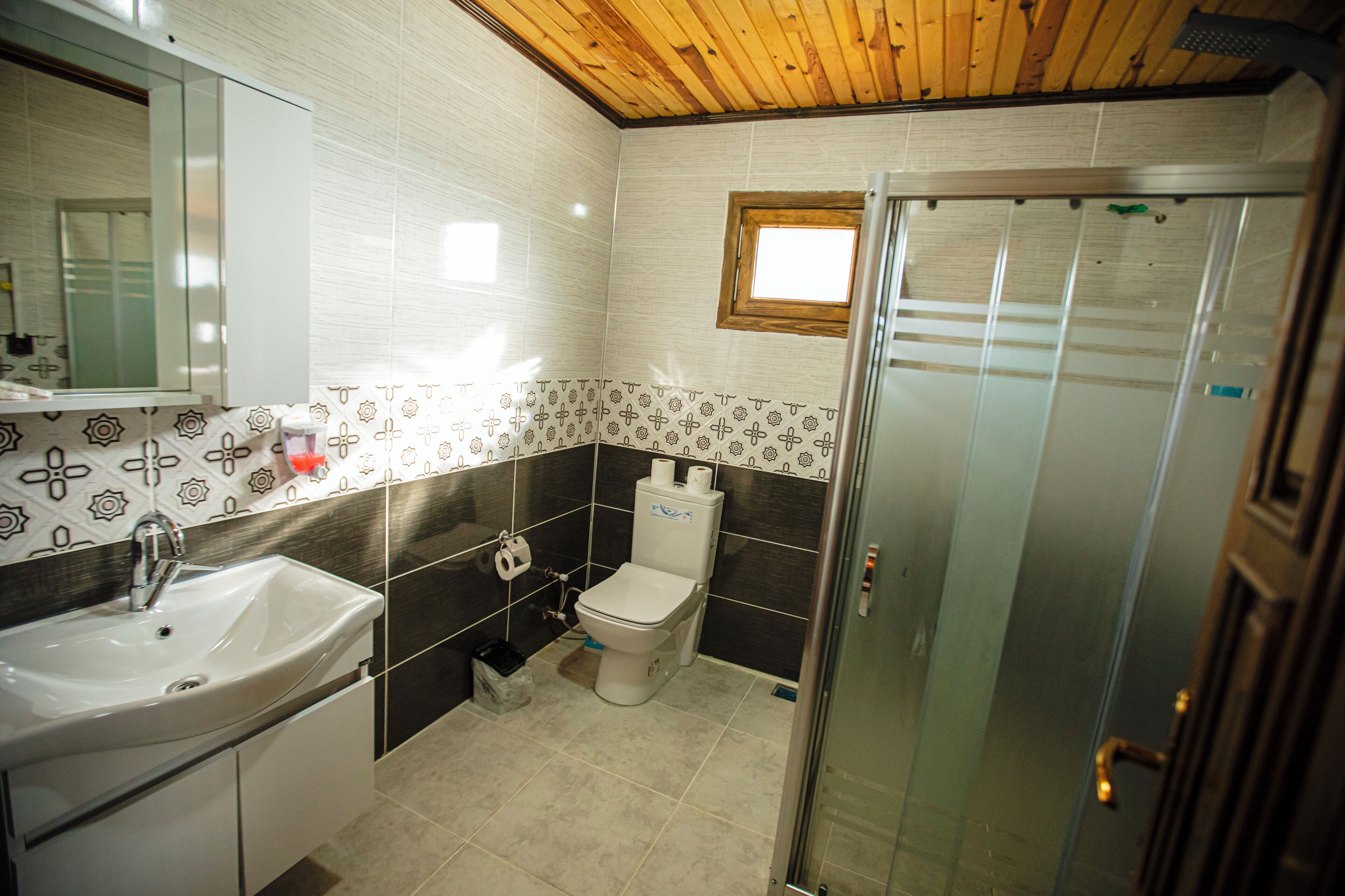 Casa Premium | Bagno | Doccia, set di cortesia gratuito, asciugamani, sapone