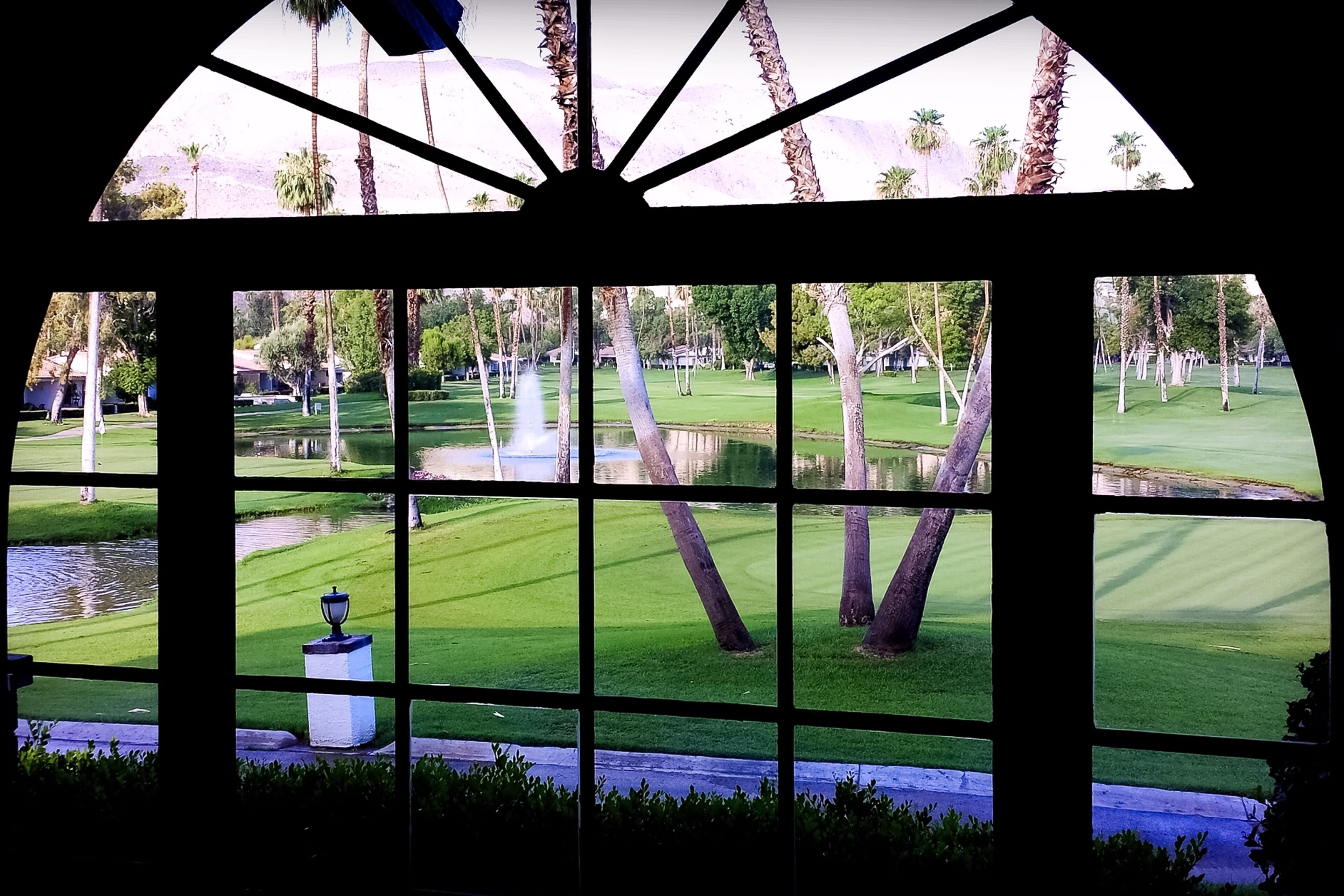 المنشأة من الداخل