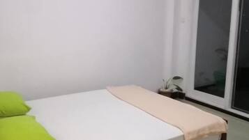 Chambre Double, balcon, vue montagne | Chambres insonorisées, fer et planche à repasser, Wi-Fi gratuit