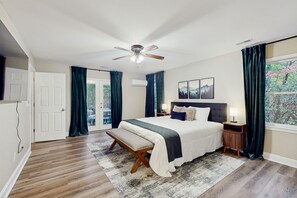 3 soverom, strykejern/-brett, internettilgang og sengetøy