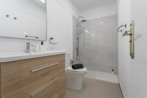Shower, towels