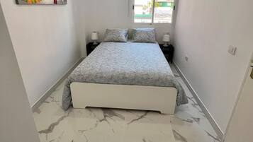 1 habitación, wifi y ropa de cama