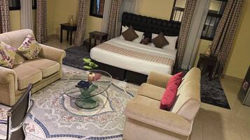 Executive-Doppelzimmer, Gartenblick | Zimmersafe, Schreibtisch, laptopgeeigneter Arbeitsplatz