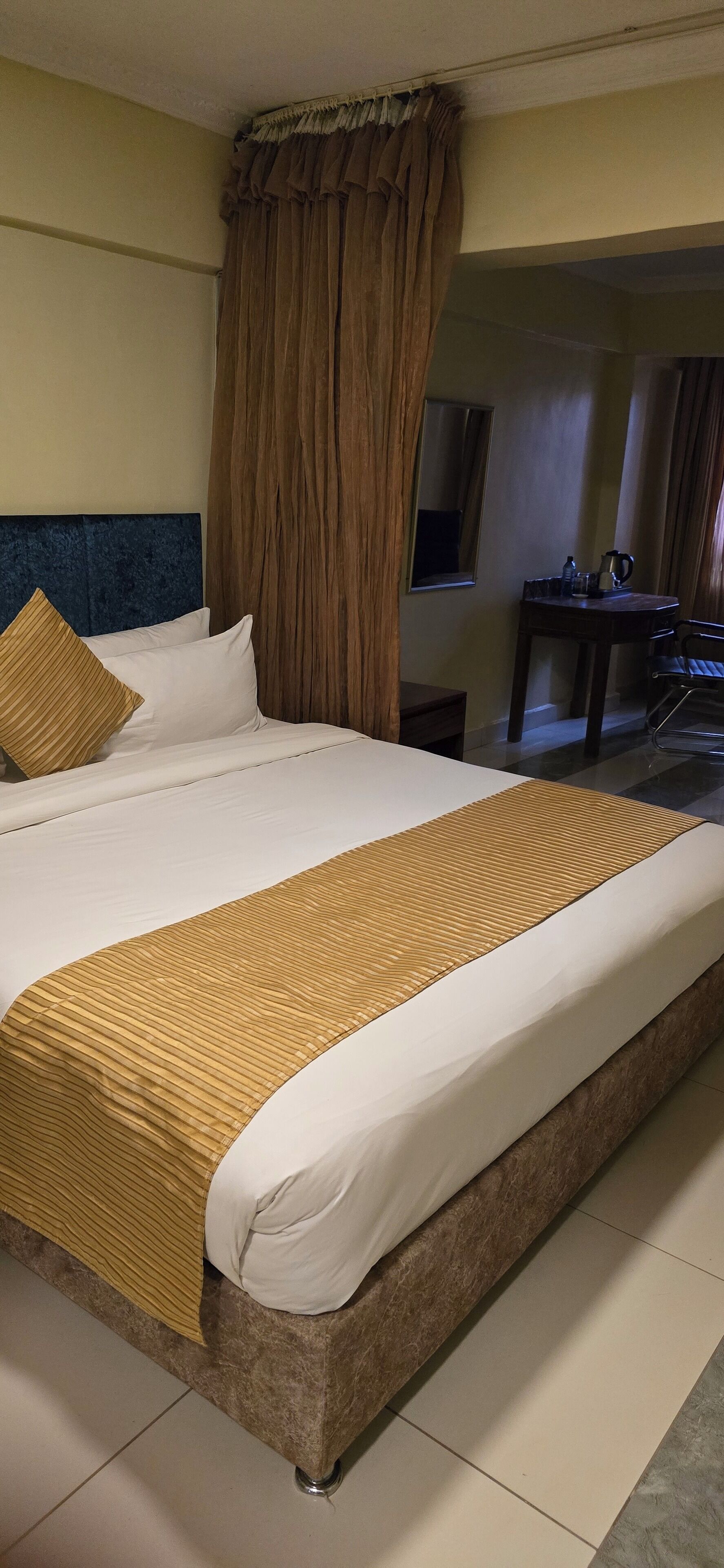 标准双人房, 花园景观 | 客房内保险箱、办公桌、笔记本电脑工作区、隔音