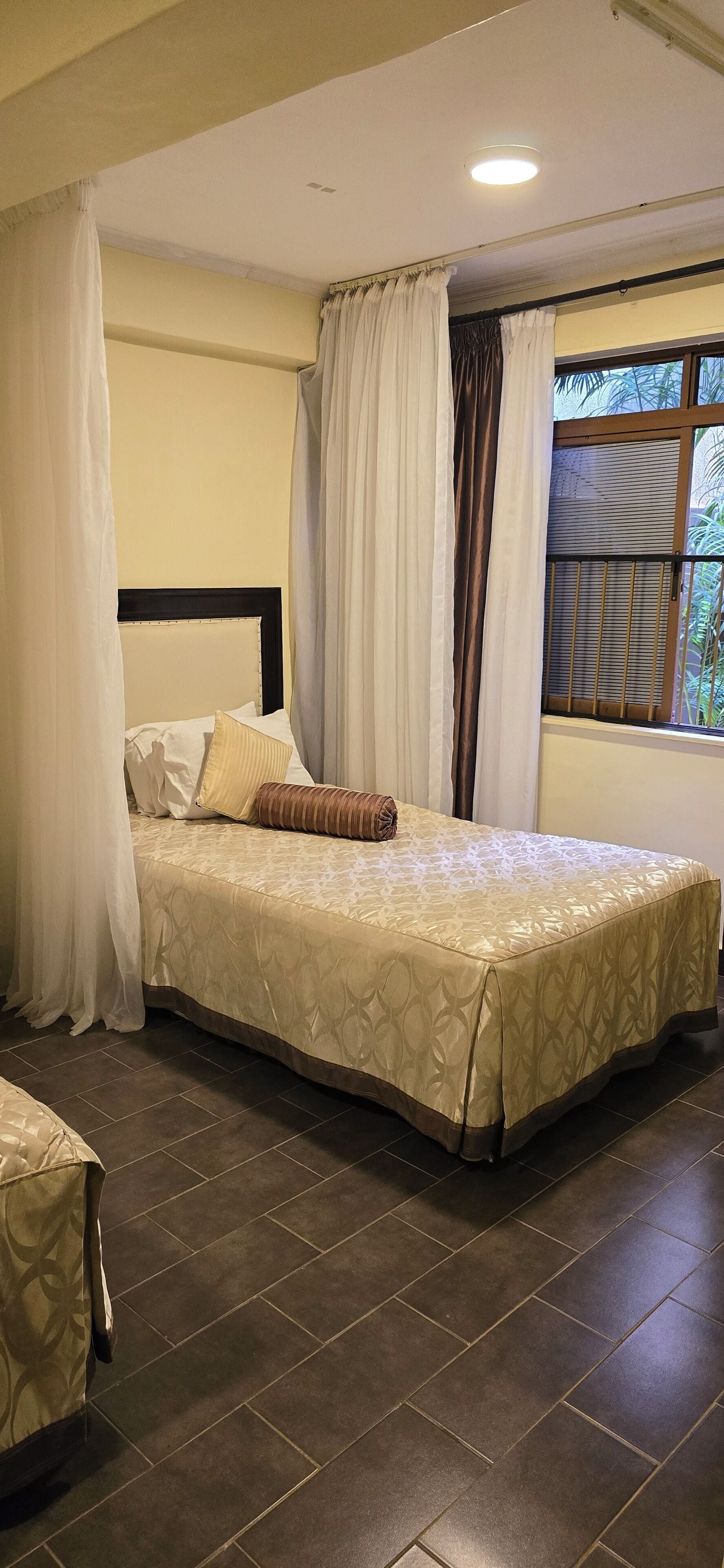 双床房, 花园景观 | 客房内保险箱、办公桌、笔记本电脑工作区、隔音