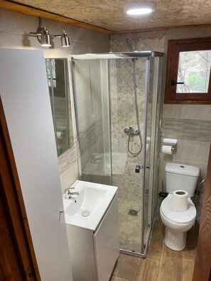 Een douche, handdoeken